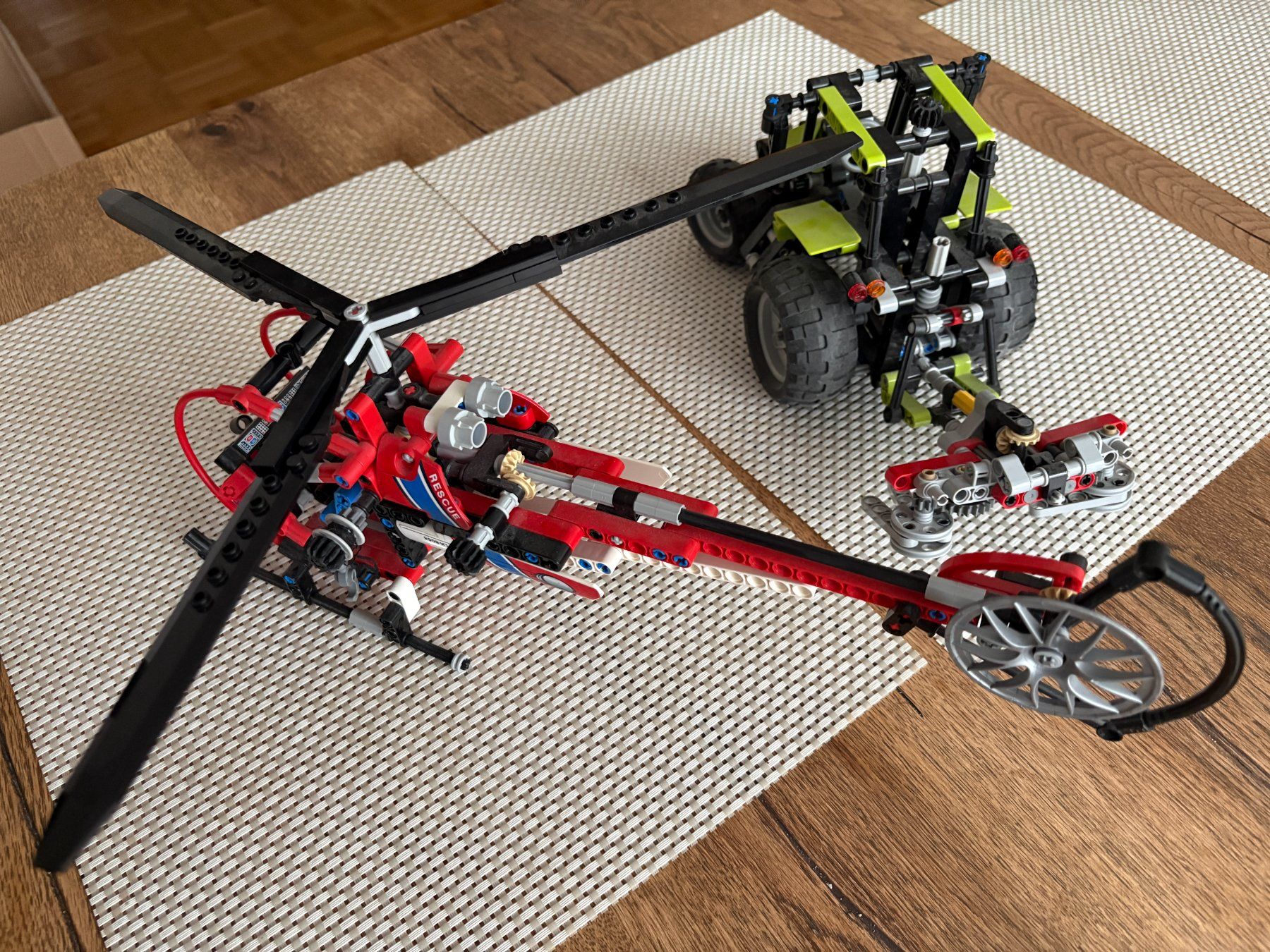 Lego Baukästen: Lego Technik Traktor 9393 und Helikpter 8068 – Gebraucht aus Buochs von Techtelmechtel 1