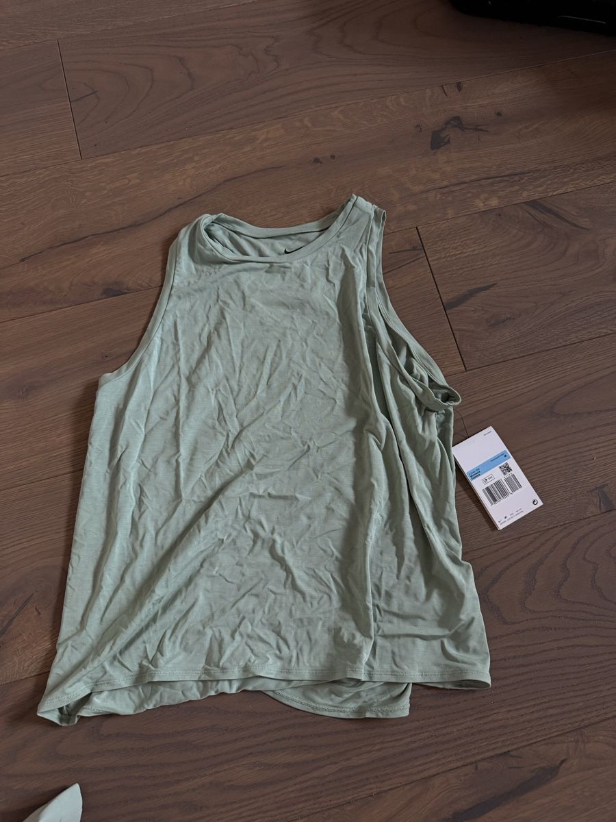 Nike Top: Nike Zenvy top – Nuovo e nell'imballaggio originale da Zürich venduto da Bellinka23