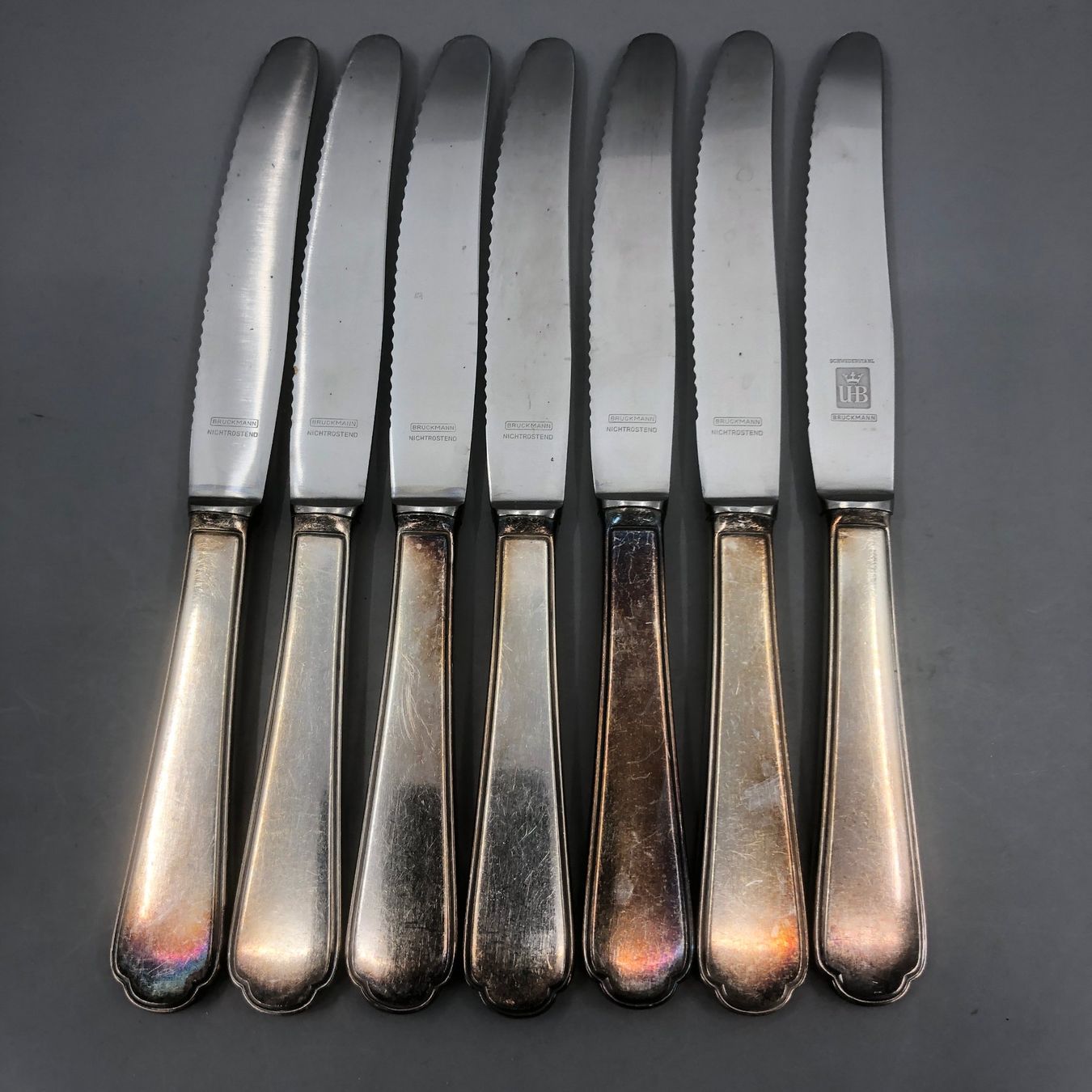 Coltelli: 7 Messer versilbert Bruckmann Steakmesser – Usato da Basel venduto da Tiabeanie 1