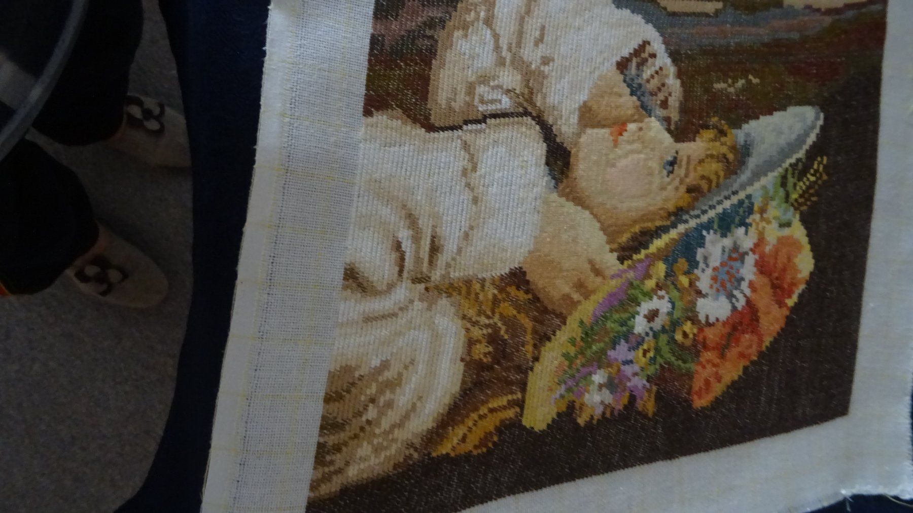 Foto & Immagini: GOBELIN BILD MÄDCHEN MIT HUT-  SCHÖNE. GESCHENK – Nuovo (secondo la descrizione) da Burgdorf venduto da may52 1