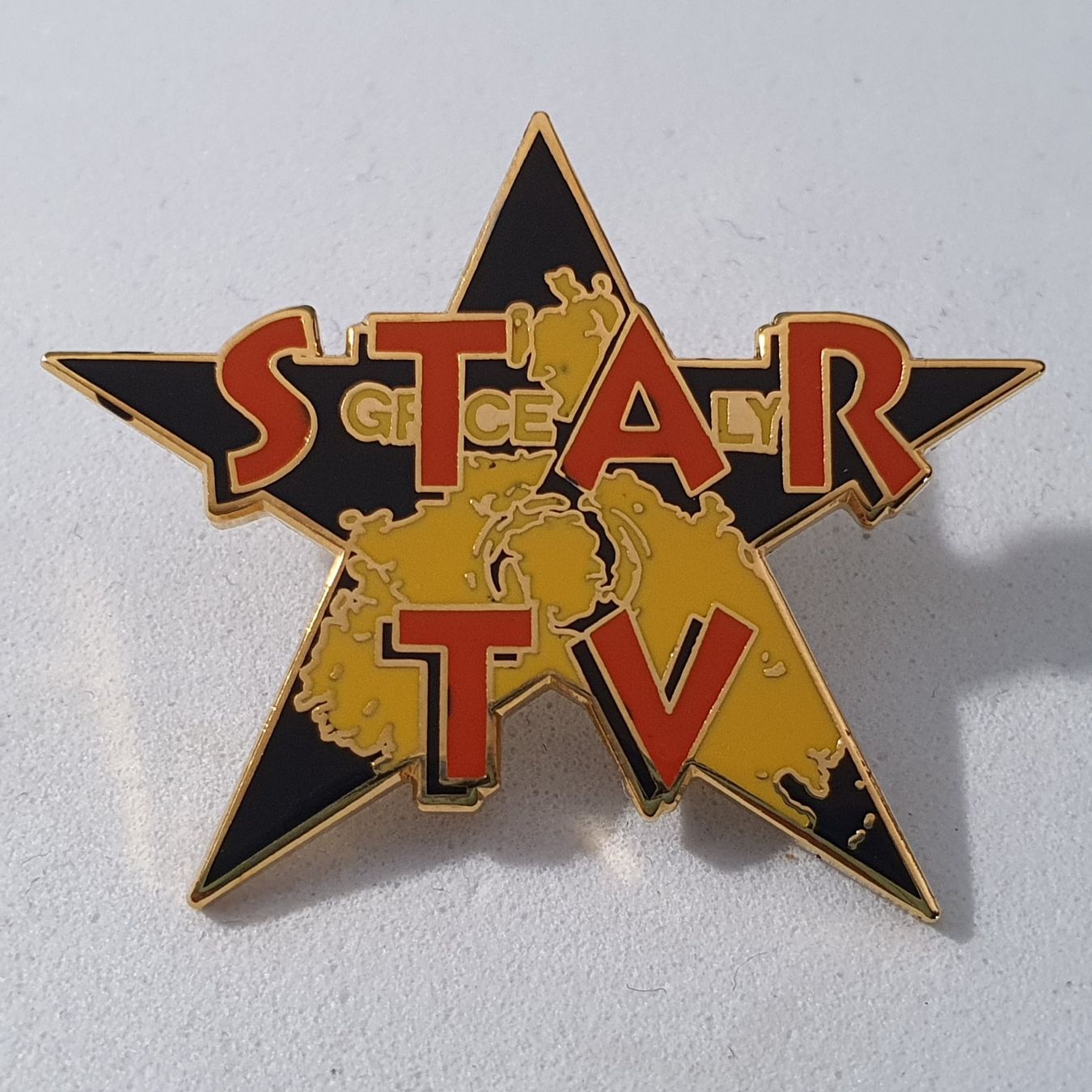 Plaketten & Abzeichen: Z670 - Pin STAR TV – Gebraucht aus Reinach BL von Boston-Verkauf 1