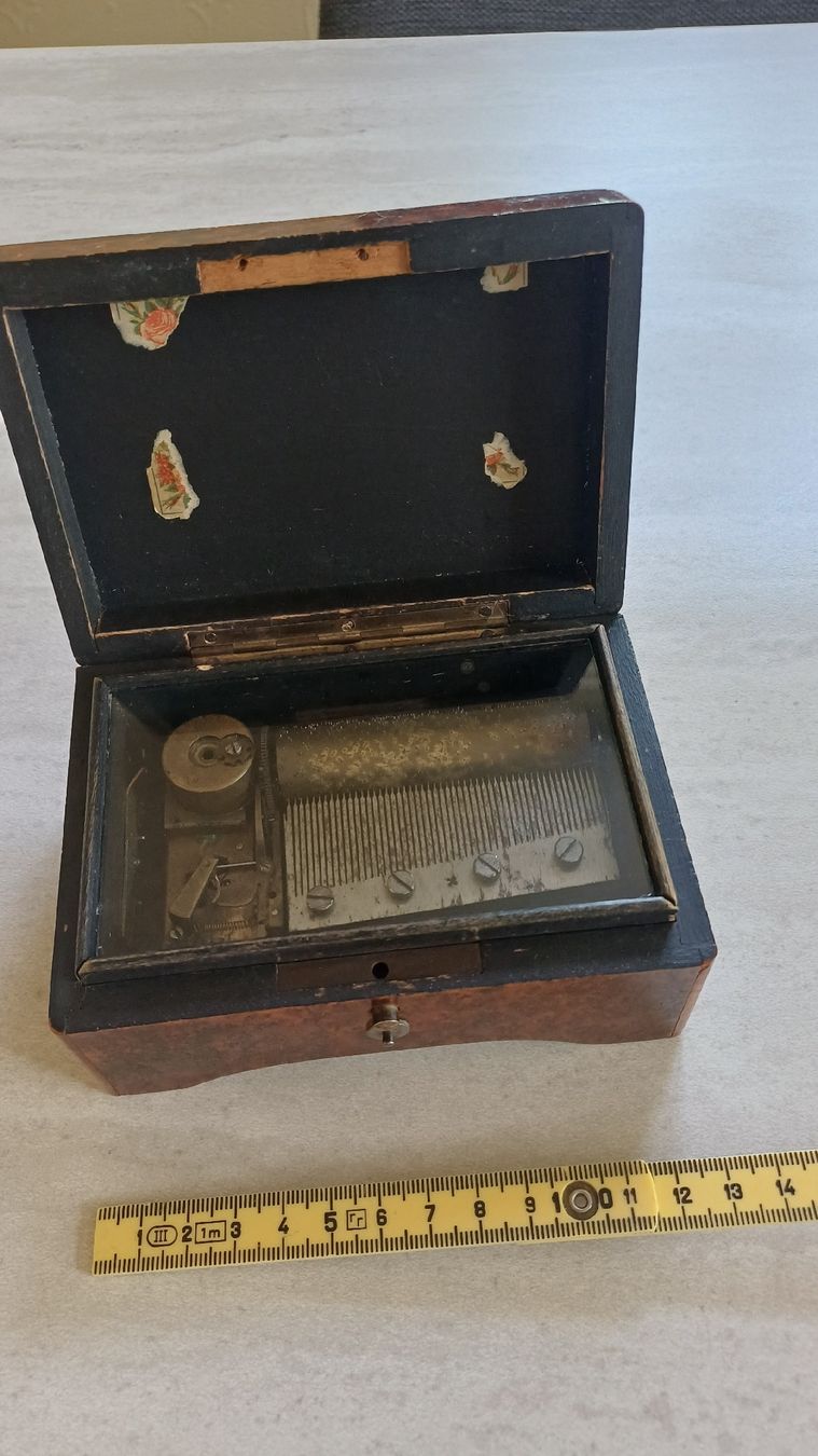 Spieldosen: Zylinderspieldose  18 Jahrhundert  – Gebraucht aus Flawil von Naphtali 1
