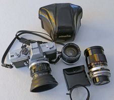 Minolta SRT 101 Spiegelreflexkamera mit 3 Objektiven