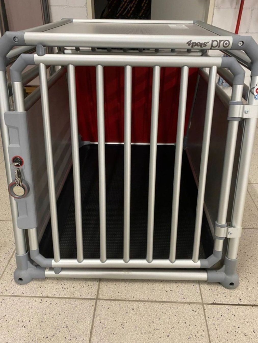 4pets Gabbie, trasporto & Sicurezza: Grosse Hundebox – Usato da Hünibach venduto da Gelegenheitsverkauf