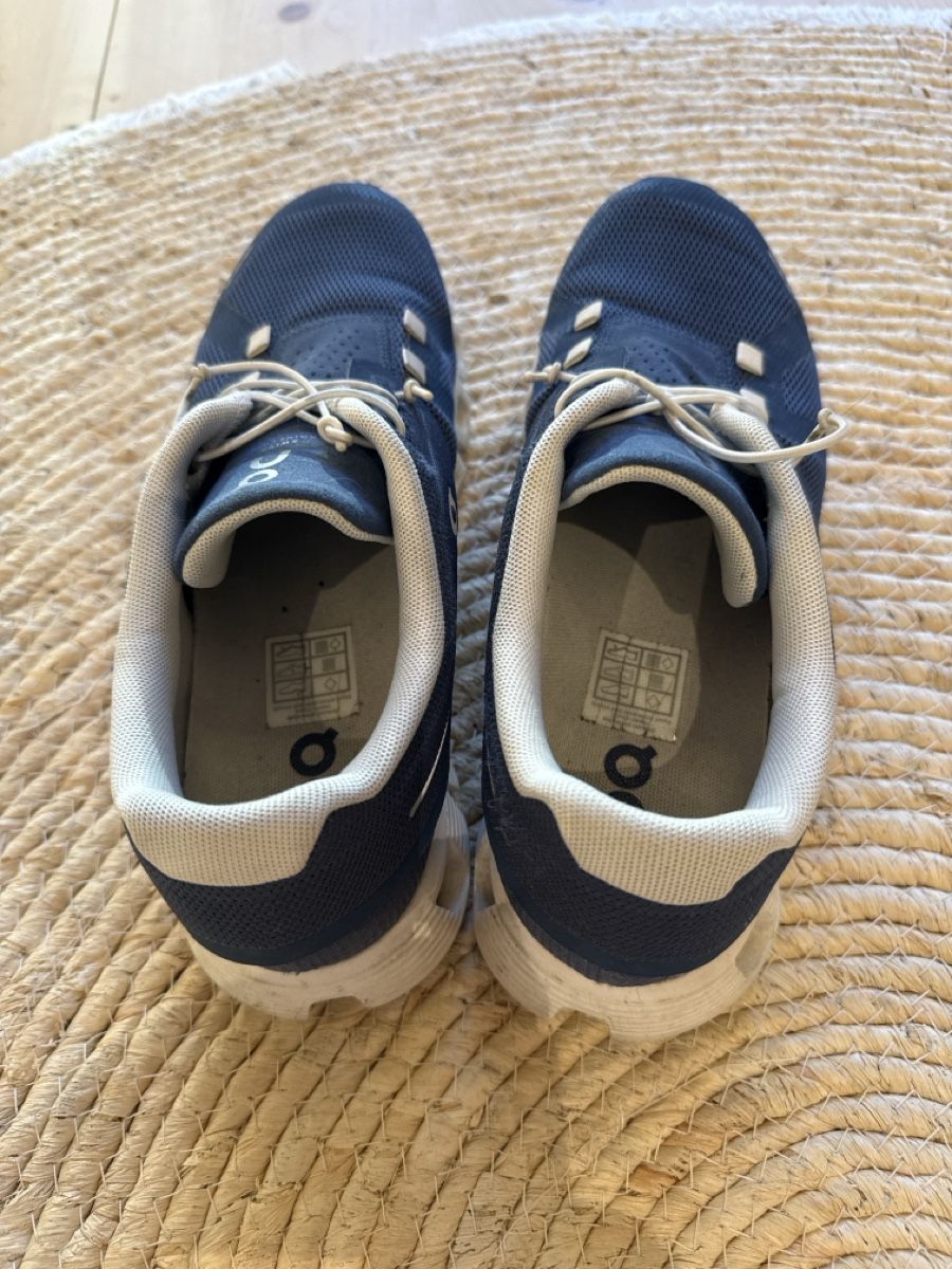 On Scarpe da donna: On Schuhe Grösse 40 – Usato da Utzigen venduto da lou40 1