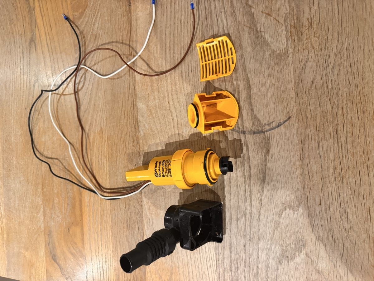 Barche: Pompe de cale Whale Supersub Smart 650 12V DC – Usato da Céligny venduto da hem_5fch 2