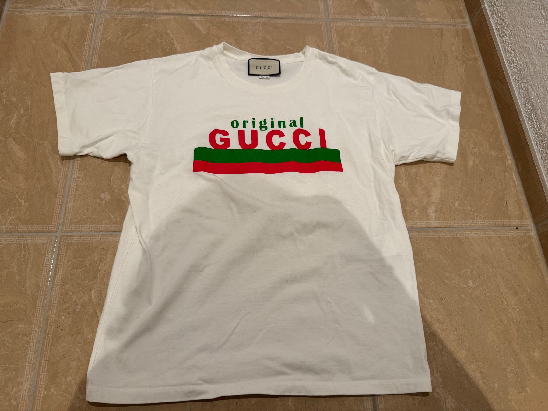 Gucci T-Shirts: Gucci cooles Shirt, XS oder 170 NP 460 Fr – Gebraucht aus Klingnau von Markus14