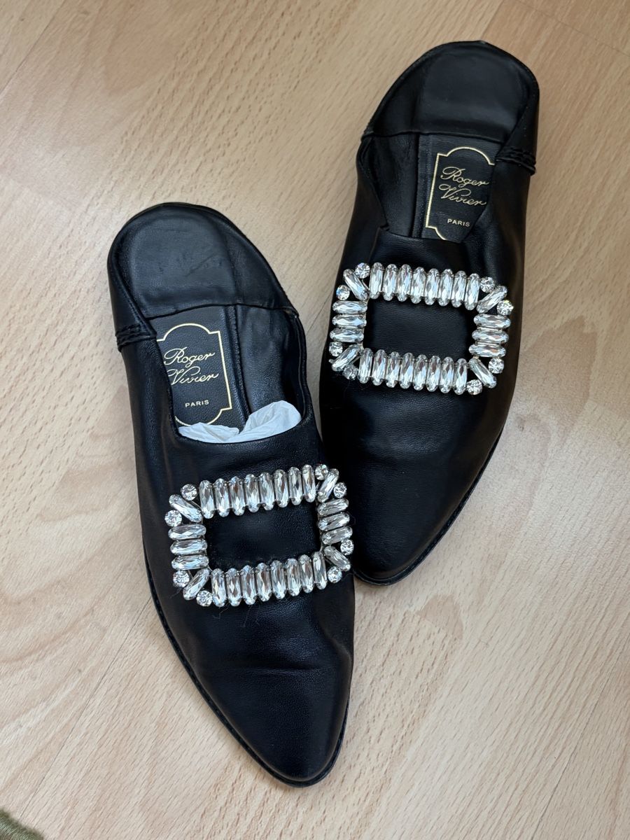 Scarpe da donna: Roger Vivier Black Embellish Shoes – Usato da St.Josefen venduto da lop_lh8d 1