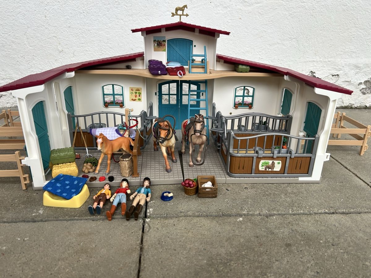 Schleich Giocattoli: Schleich Reiterhof neuwertig – Usato da Rickenbach SZ venduto da stef2987