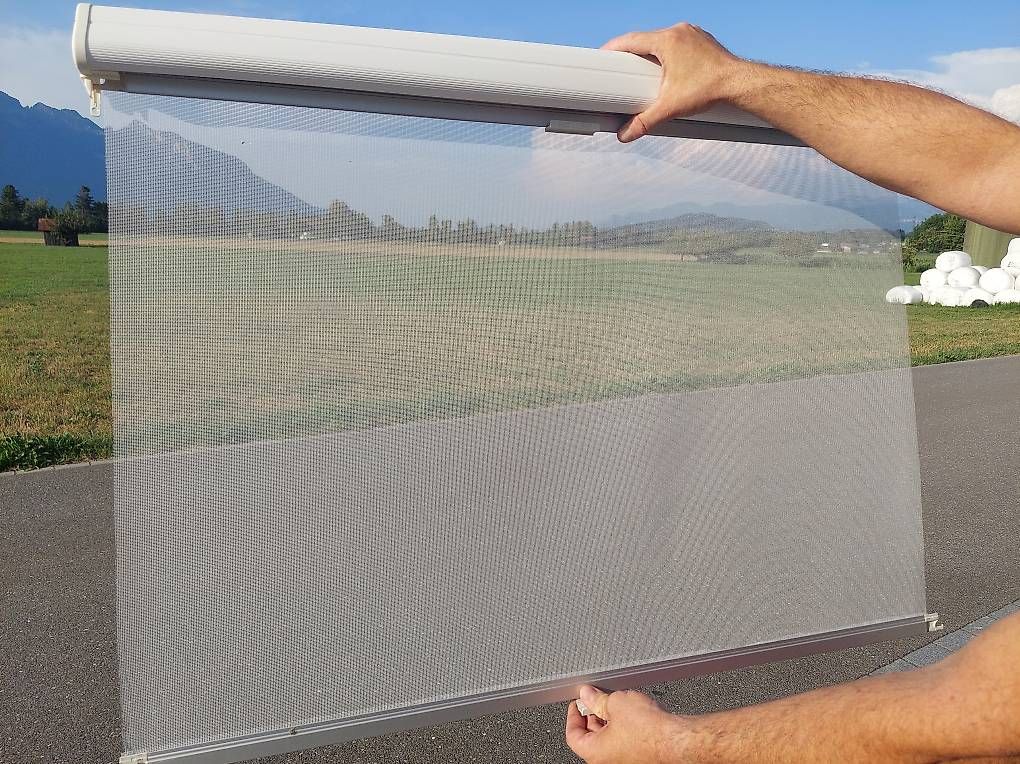 Autres articles pour la maison: Verdunklungsrollos mit Fliegengitter für Wohnwagen – D'occasion à Grabs par taenne27 1