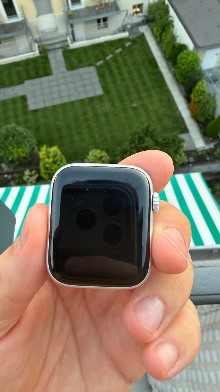Apple Smartwatch: Apple Watch SE 44mm Silber/weiss – Gebraucht aus Zürich von dav_dc79 2