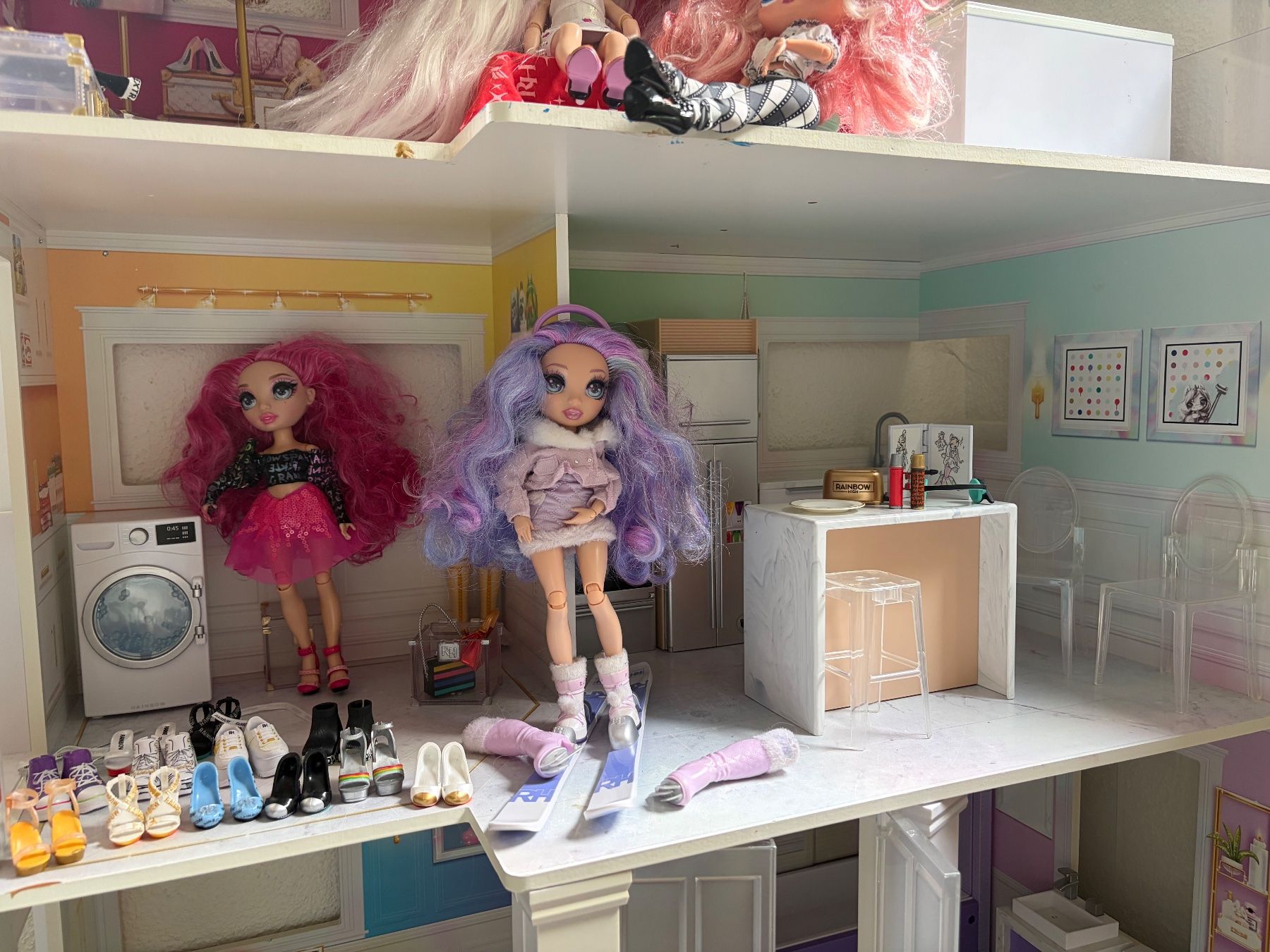 MGA Case e mobili per bambole: Rainbow High Doll House with Accessories Used Condition – Usato da Obfelden venduto da Anne55 1
