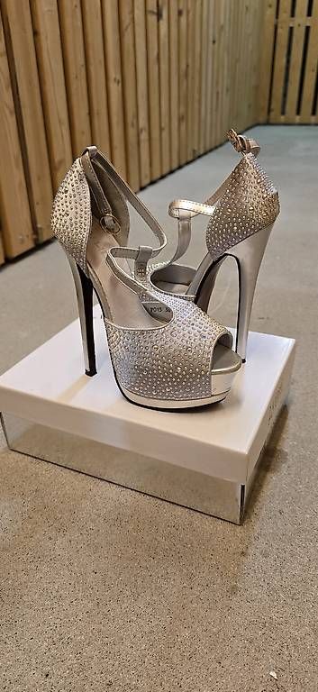 Damenschuhe: Tacchi mai usati.  – Gebraucht aus Zuchwil von dam_7ztc 1