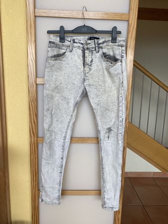 jeans BERSHKA taille 40 ou 31 Envoi possible/Versand möglich