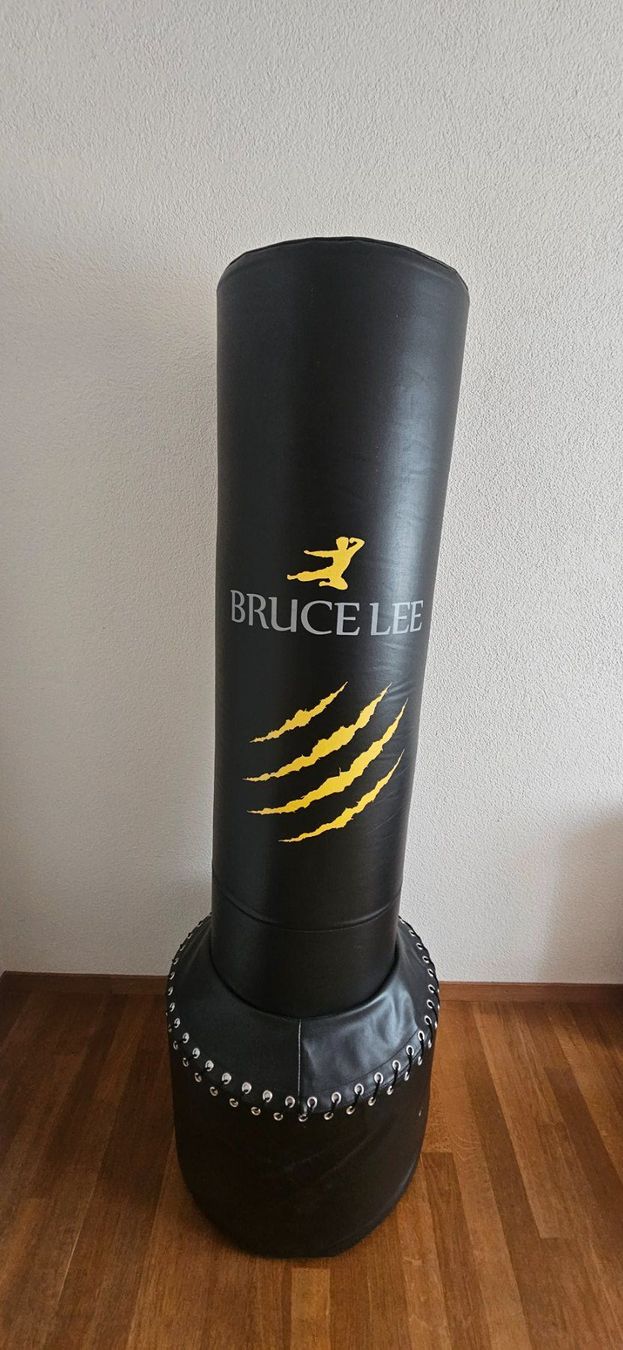 Sacchi da boxe: Bruce Lee Standboxsack: Perfekt fürs Training – Usato da Ballwil venduto da Clarol