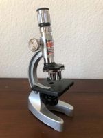Microscope Zoom grossissement 100x à 1200x en très bon état.