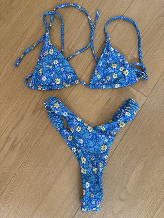 Neuer Sommer Bikini mit Blumenmuster, Grösse S