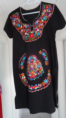 Sommerkleid mit bunter Stickerei, kurz, Schwarz, ...