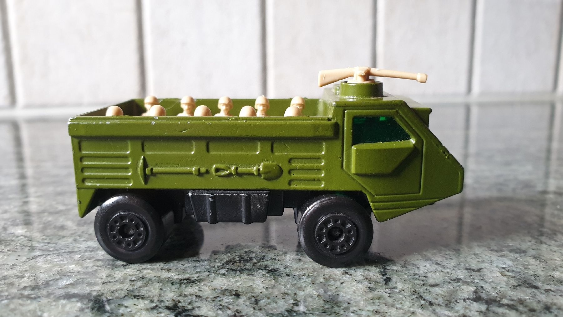Matchbox Modellini d'auto: MATCHBOX LESNEY 1976 ARMEE PERSONEN-TRANSPORTER – Nuovo (secondo la descrizione) da Wengi b. Büren venduto da Ot1000 2