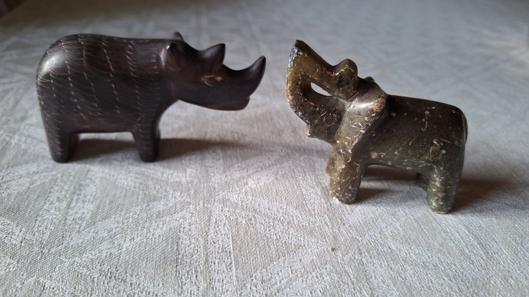 Figuren: Steinfiguren, Elefant und Nashorn  9,5cm u. 7,5cm – Gebraucht aus Dornach von majo8689 1