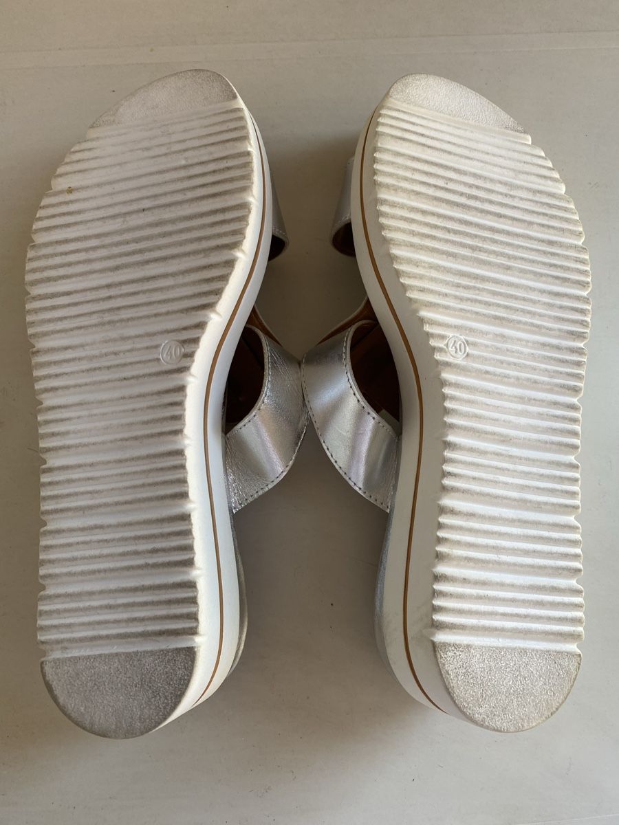 Scarpe da donna: Mules NEUVES argentées – Nuovo (secondo la descrizione) da Veyrier venduto da nop 2