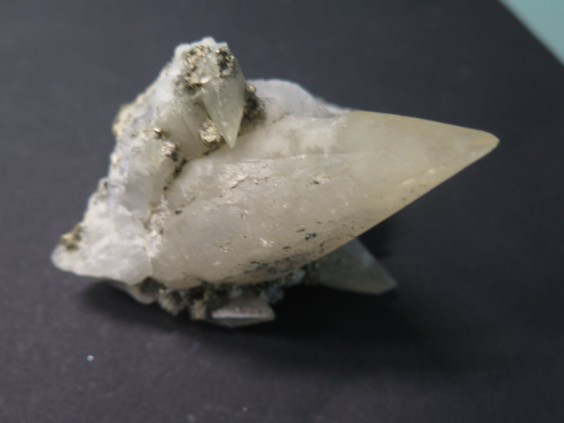 Minerali & Pietre curative: Calcit mit Pyrit von Peru ca. 248 gr. – Usato da Schaffhausen venduto da Yamakana51L8736OQ8