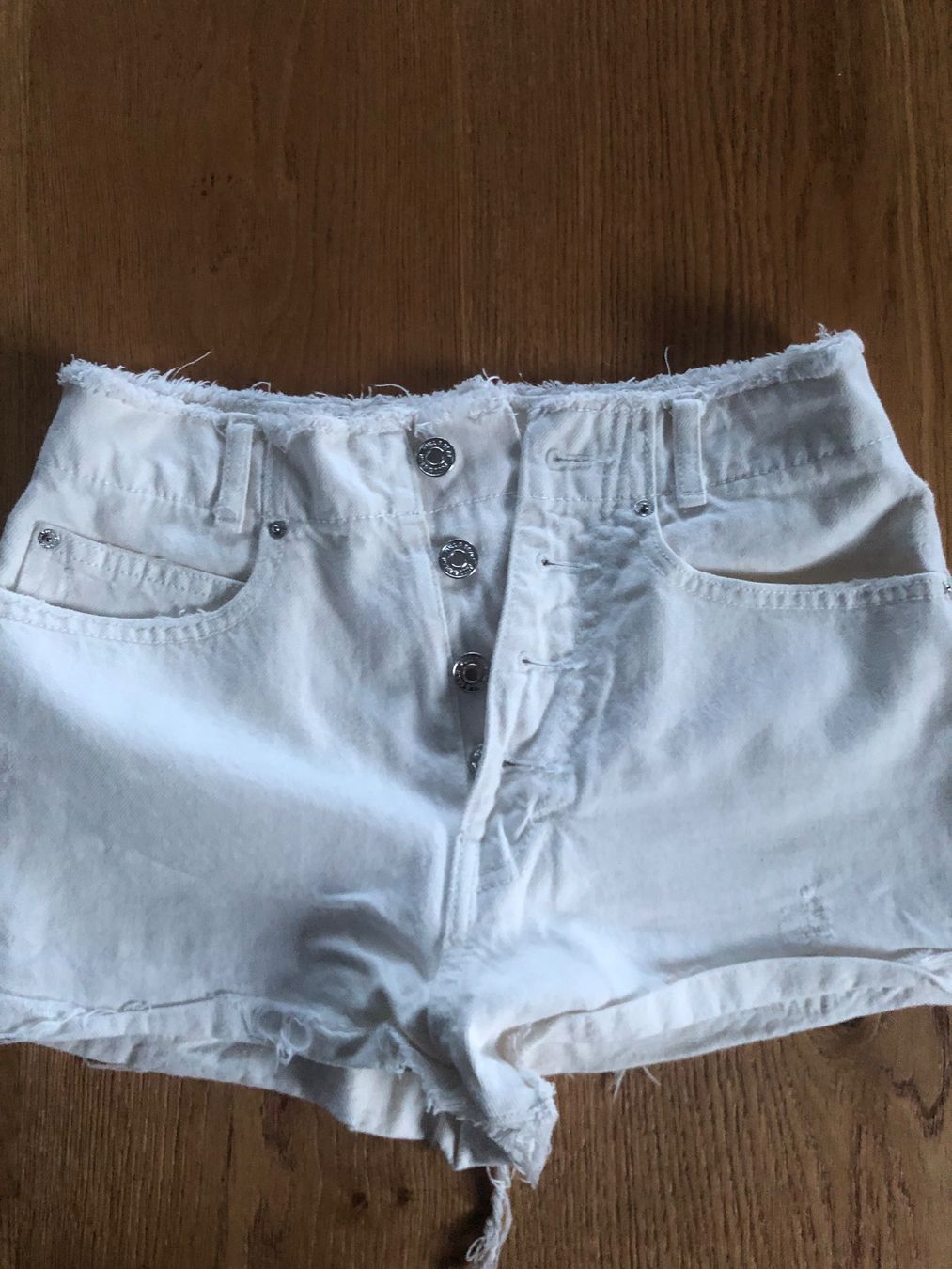 Pull&Bear Jeans: JEANSSHORTS PULL&BEAR 34 weiss – Gebraucht aus Wattwil von jopara
