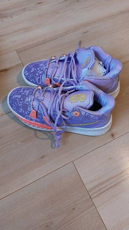 Scarpe da donna: Nike Kyrie 7 "daughters" Gr. 37 – Usato da Volketswil venduto da famwin