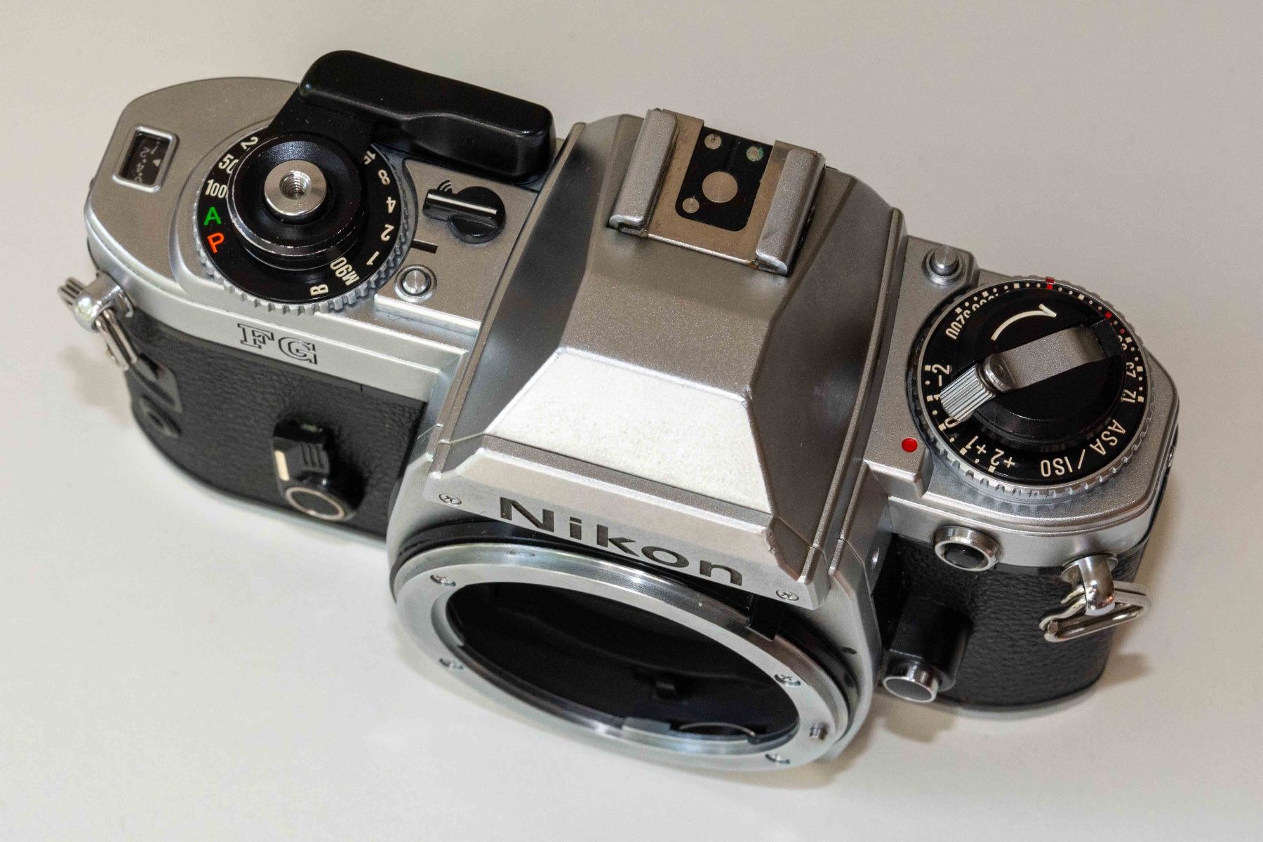 Nikon Fotocamera: Nikon FG - revidiert – Usato da Schwerzenbach venduto da floridan 2