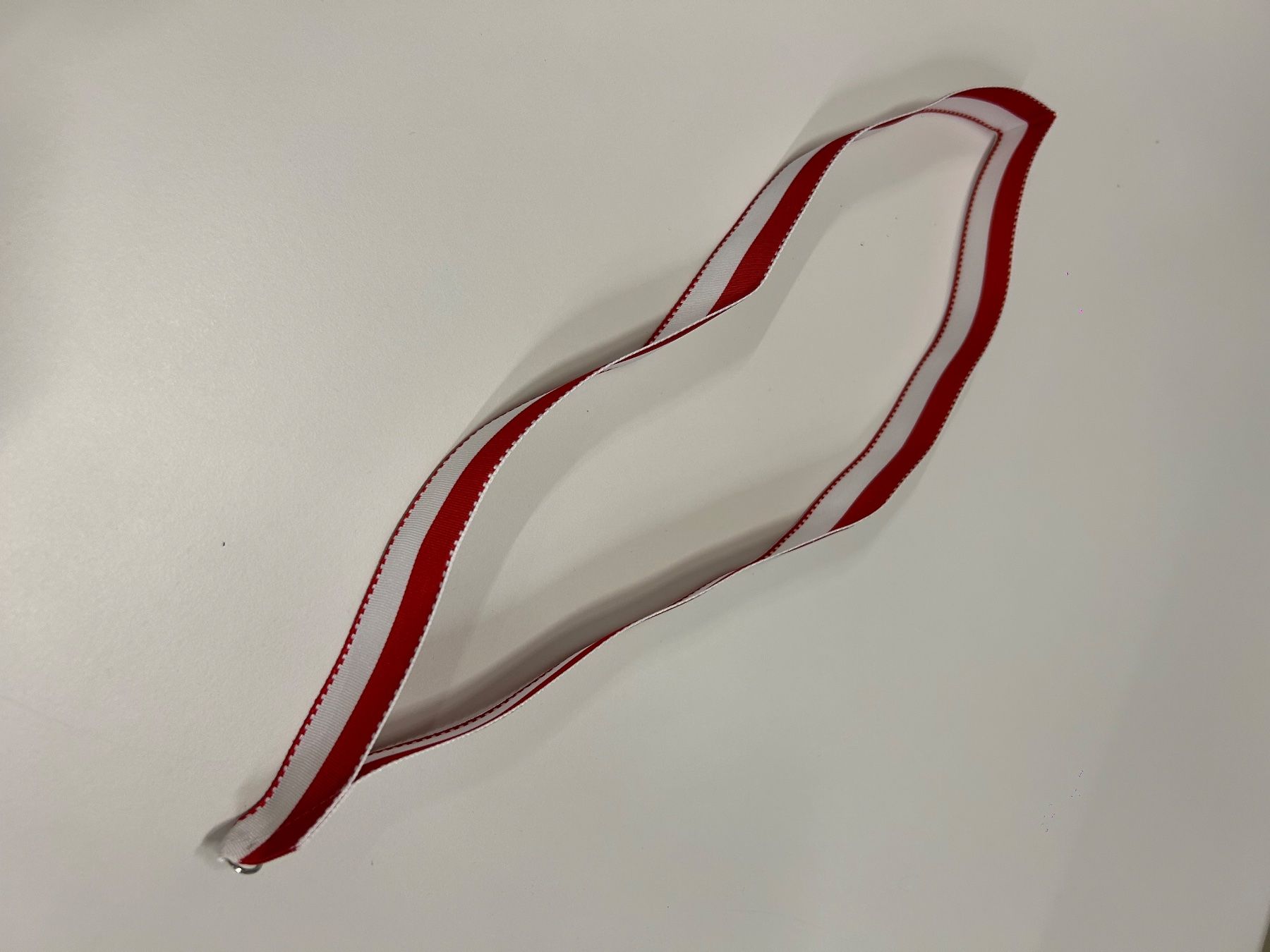 Nastri decorativi: 100 Stk. Medaillenband rot/weiss – Nuovo e nell'imballaggio originale da Küttigen venduto da inf_ks6t 1