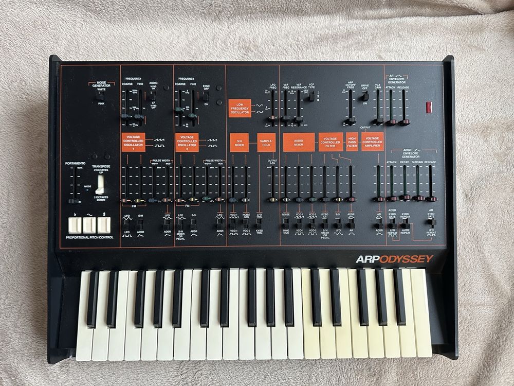 Korg ARP Odyssey (neuere Version) – Analoger Duophoner Synth (Gebraucht ...