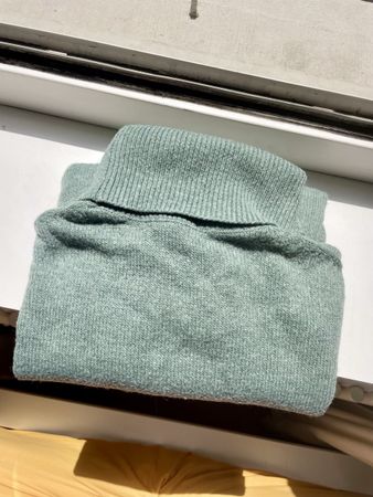 Rollkragenpullover hellgrün/grau, sehr weit geschnitten, S