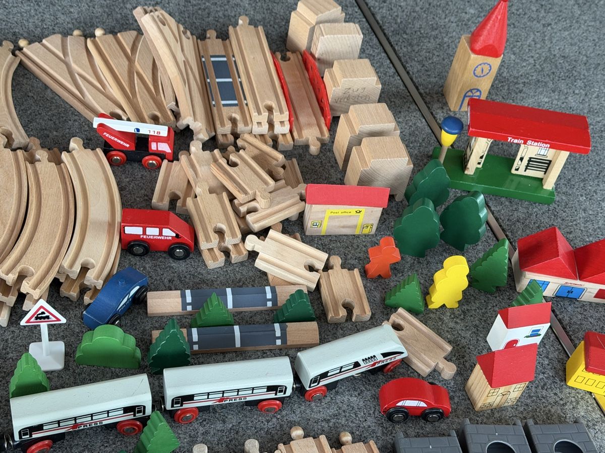 Brio Giocattoli: Grosses Brio Holzeisenbahn Set  – Usato da Deitingen venduto da Himhip 3