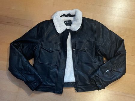 Winter Jacke aus Kunstleder mit Teddyfell, Gr. XS, neuwertig