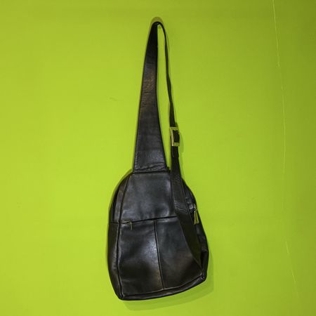 Claudio Ferrici Ledertasche schwarz Rucksack Sling Bag Umhän