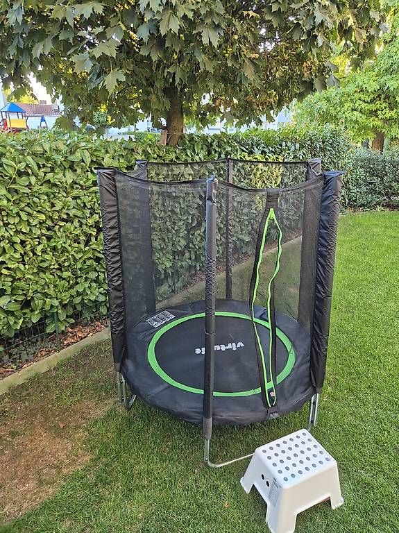 Trampolini: Trampolin Durchmesser 140 Decathlon – Nuovo e nell'imballaggio originale da Emmenbrücke venduto da iceball 4