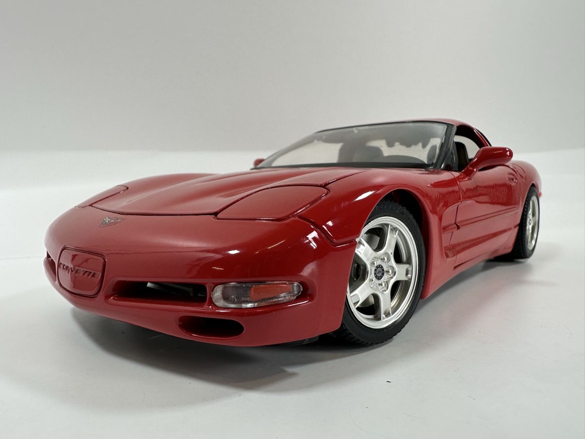 Bburago Modellini d'auto: Chevrolet Corvette C5 1:18, rot, BBURAGO – Usato da Zofingen venduto da rf9_x2xt