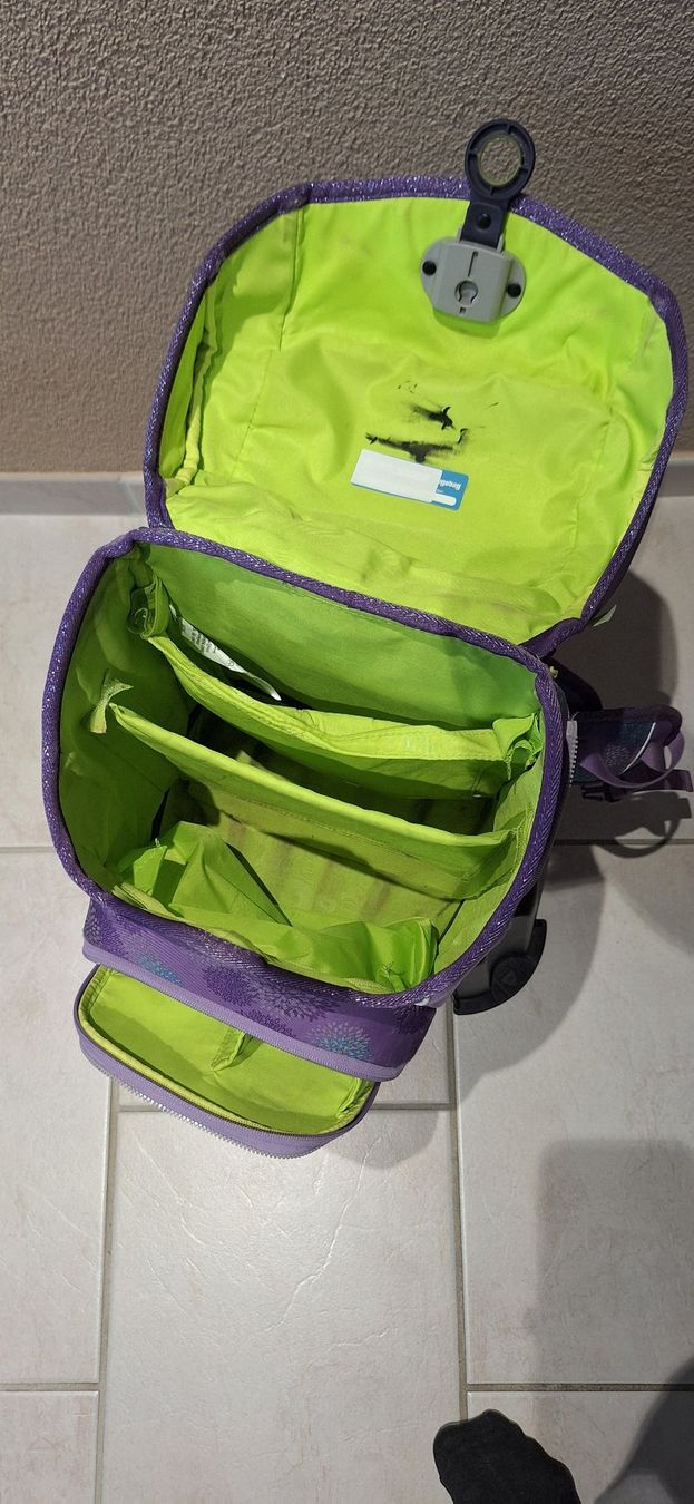 Ergobag Borse & Zaini: Ergobag Cubo Galaxy Glow - SchlittenzauBär 5-Teilig – Usato da Widen venduto da Cariff 3