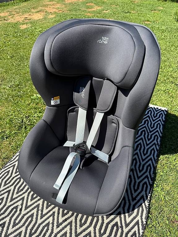 Britax Römer Seggiolini per auto: Britax Römer KING PRO  Midnight Grey – Usato da Horw venduto da Mred