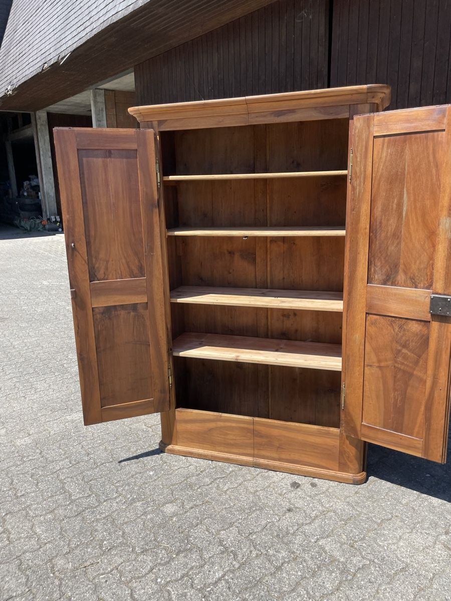 Schränke: Antiker Biedermeier Schrank aus Nussbaum – Gebraucht aus Biel/Bienne von Fluse 2