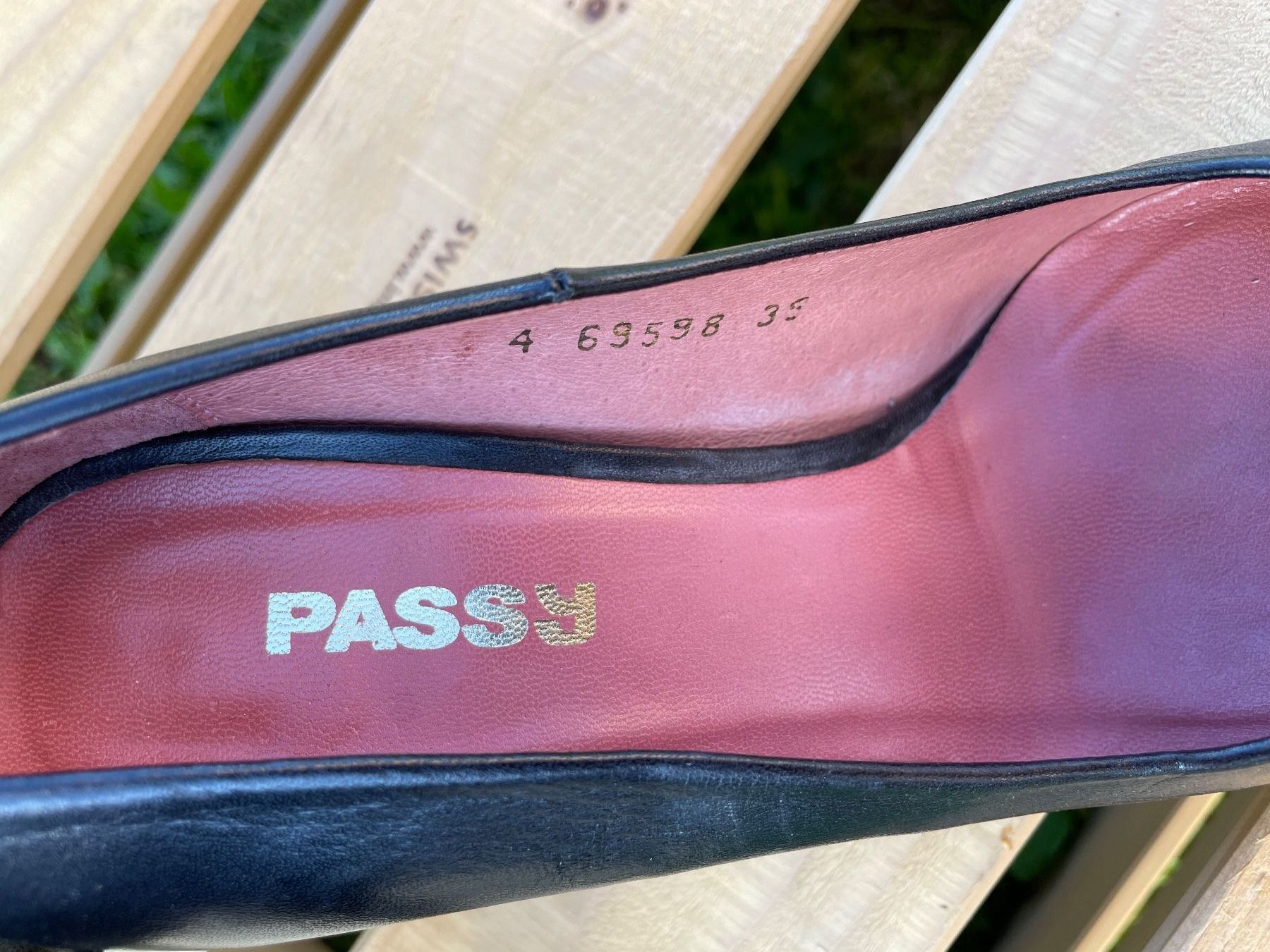 Scarpe da donna: Klassisch schwarze PASSY Leder Pumps Gr. 39 – Usato da Frasnacht venduto da GracyStore 2