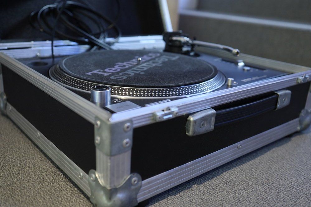 Technics Giradischi: Technics SL1210-MK5 inklusive DJ-Koffer – Usato da Luzern venduto da Hifipro 2