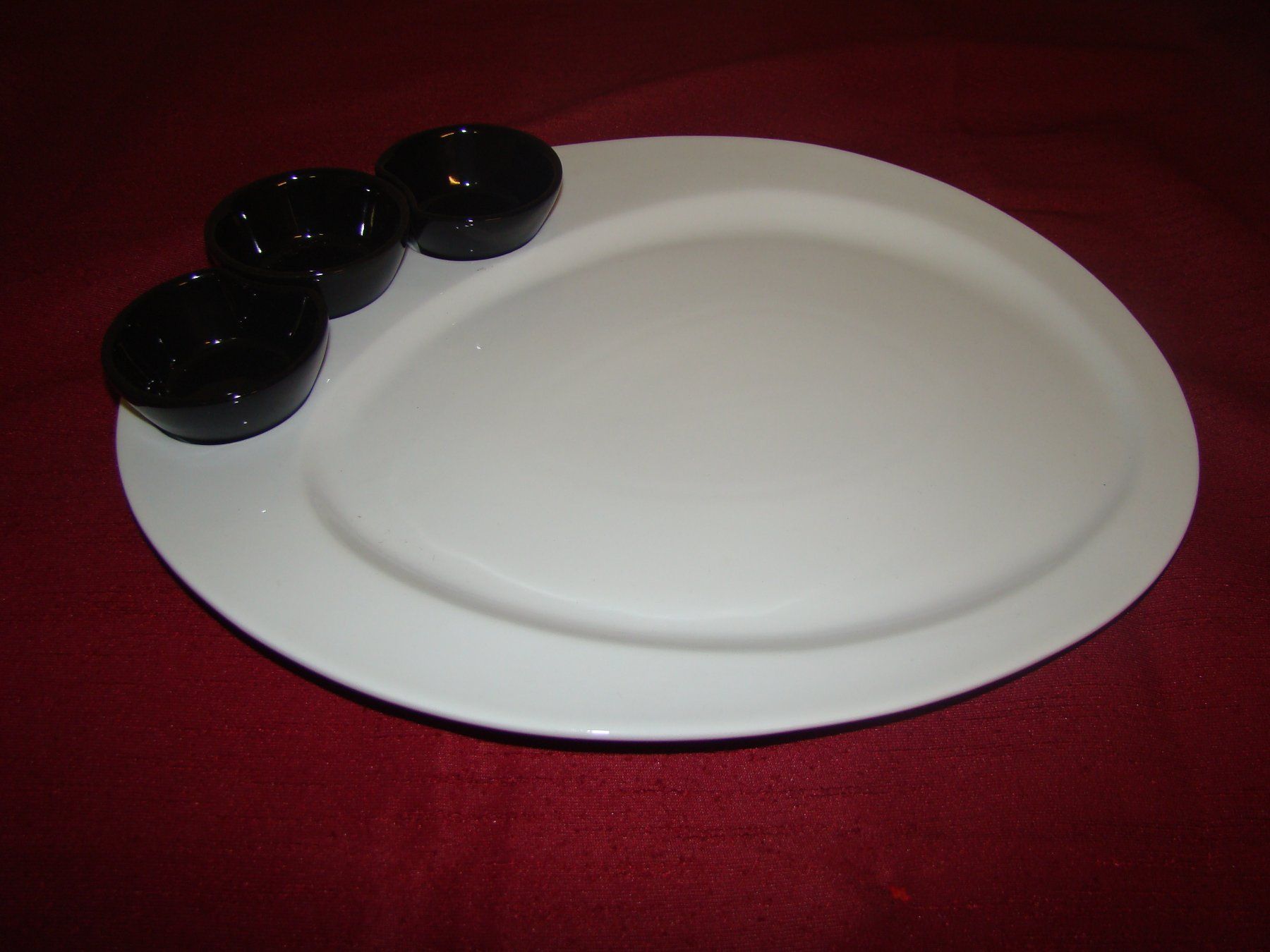 Piatti di portata: Servierplatte Aperoplatte mit 3 Schälchen, schwarz/weiss – Usato da Malters venduto da burzi 1