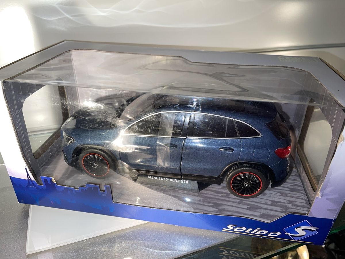 Mercedes-Benz Modellini d'auto: Mercedes-Benz GLA Modellauto Solido 1:18 NEU inkl. OVP – Nuovo e nell'imballaggio originale da Siebnen venduto da speedy63