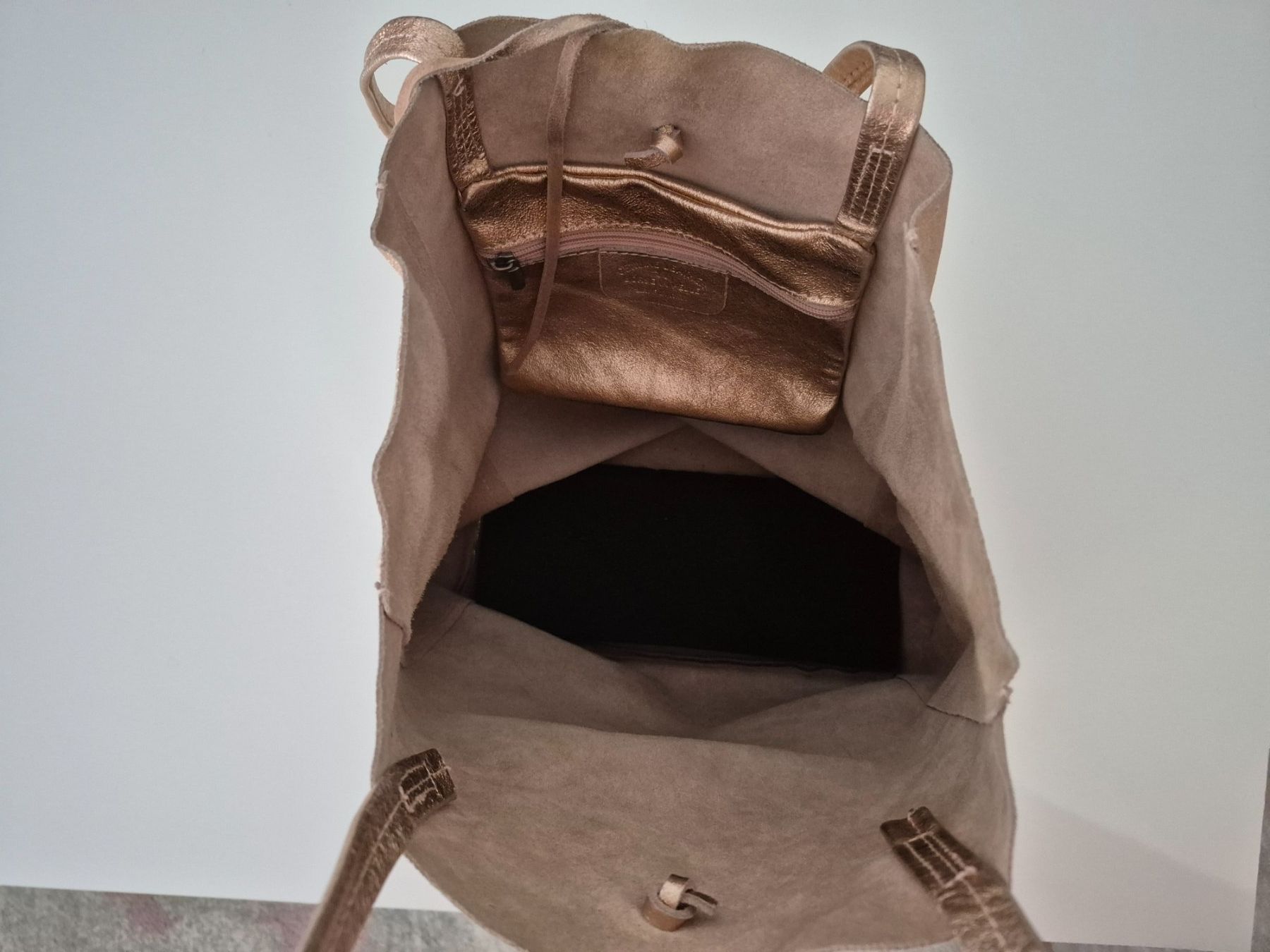 Taschen für Damen: Tasche Rosé Gold mit Pochette – Gebraucht aus Rüfenacht BE von Clarafi 1
