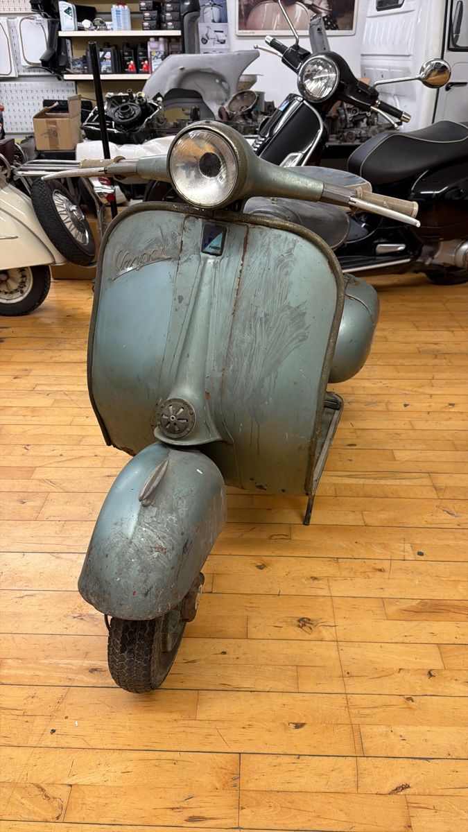 Vespa Scooters: Piaggio Vespa VB1 O’Lack 1957 – Defekt aus Rheineck von Vespamania