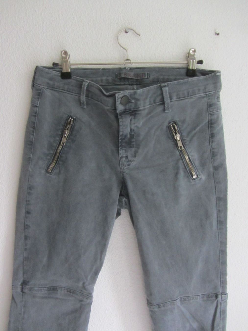 Jeans: J BRAND - Jeans grau 28/S – Usato da Zürich venduto da Diazaio 1