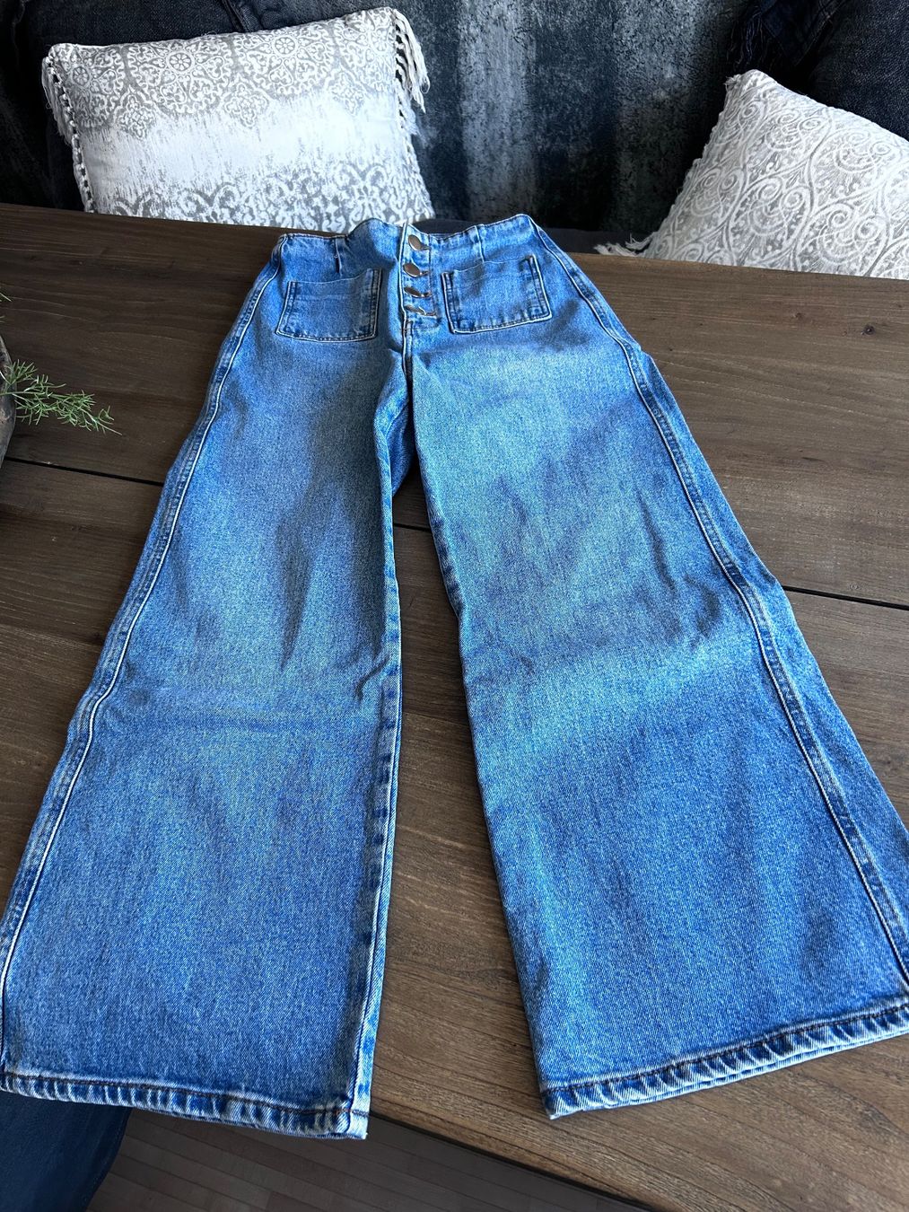 Zara Jeans: Jeans mit Knopfleiste – Nuovo (secondo la descrizione) da Wettingen venduto da Annarosa65