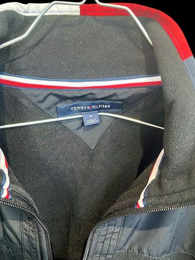 Tommy Hilfiger Jacken: Tommy Hilfiger Schwarze Bomberjacke - Größe M – Gebraucht aus Zug von vinokilo 4