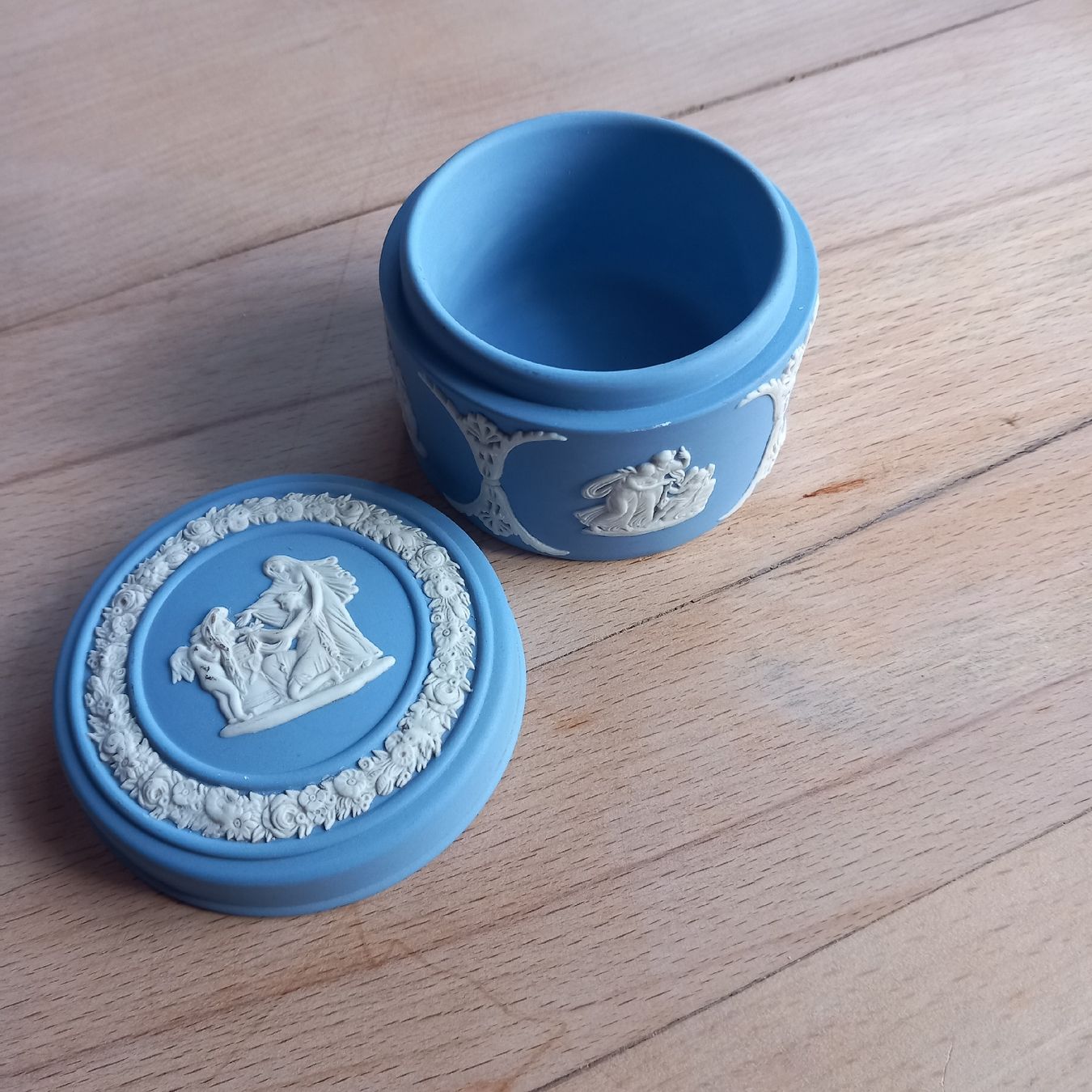 Zuccheriere: Hübsche Wedgwood Dose, Schmuckdose – Usato da Ebnat-Kappel venduto da blazzi 1